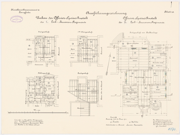 Schwarz-weißer architektonischer Grundriss des ehemaligen Bundeskanzleramts, der detaillierte Layout- und Strukturelemente zeigt.