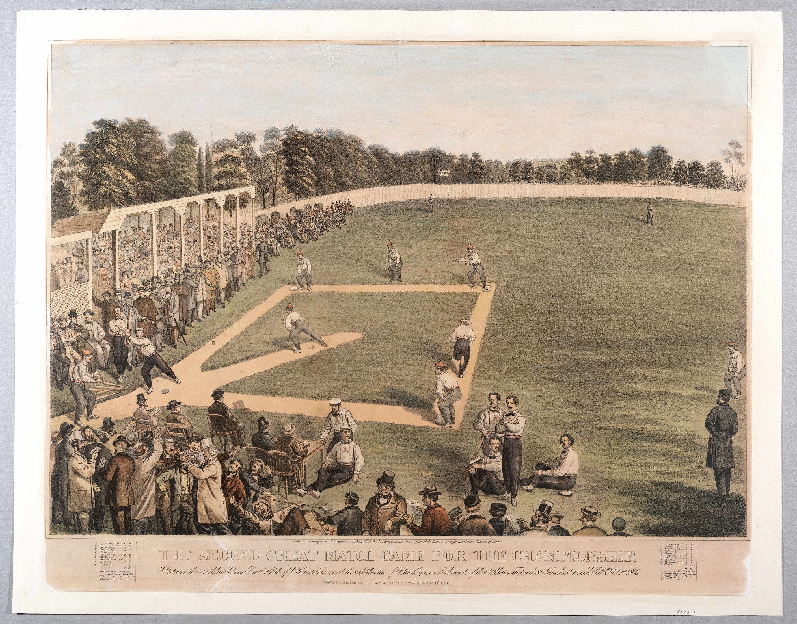 Gruppe von Menschen, die Cricket auf einem grünen Feld mit Bäumen im Hintergrund und einem klaren blauen Himmel spielen, mit Text unten, der "Das zweite große Meisterschaftsspiel" liest.