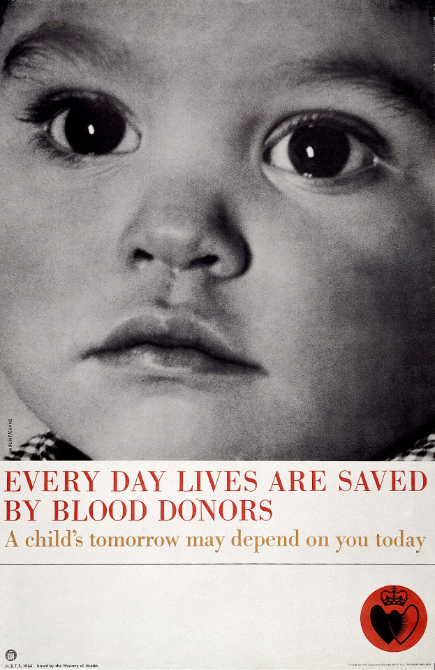 Ein Plakat mit einem Kind mit ernster Miene in der Mitte, umgeben von fettem schwarzem Text, der lautet: "Jeden Tag rettet Blutspenden Leben."