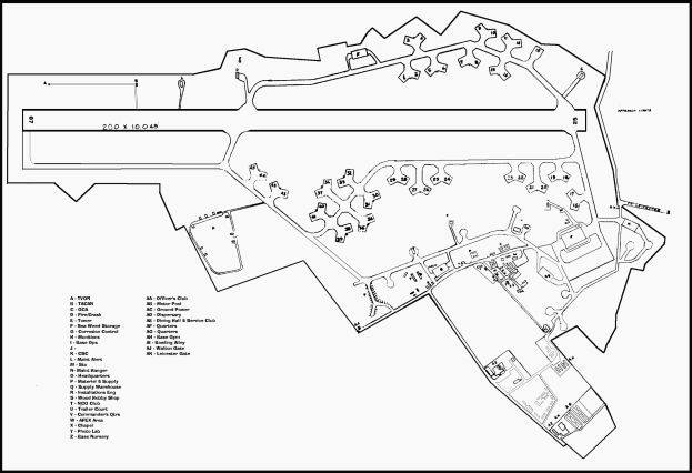 Schwarze und weiße Stadtkarte mit zahlreichen Gebäuden, wahrscheinlich ein Schulgrundriss, begleitet von Texten mit Raumangaben und Layout-Merkmalen.