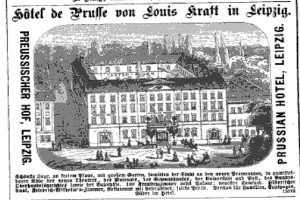 Schwarze und weiße Anzeige für ein Leipziger Hotel, das sein Gebäude, umliegende Bäume und Menschen zeigt, begleitet von beschreibendem Text.