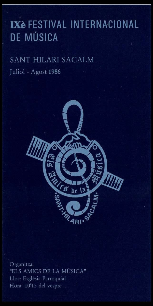 Plakat für das Ixé Festival Internacional de Música mit einem kreisförmigen Logo, das eine Musiknote in der Mitte zeigt, umgeben von einem Kranz aus Blättern und Blumen, sowie einer fetten weißen Schrift, die "Internationales Musikfestival" lautet, und einem tiefblauen Hintergrund mit Sternen.