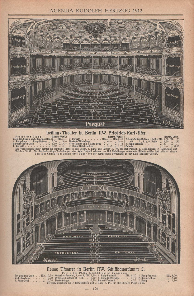 Eine alte Buchseite mit einer Zeichnung eines großen Auditoriums in Berlin, Deutschland, begleitet von Text, der das Layout des Theaters beschreibt.