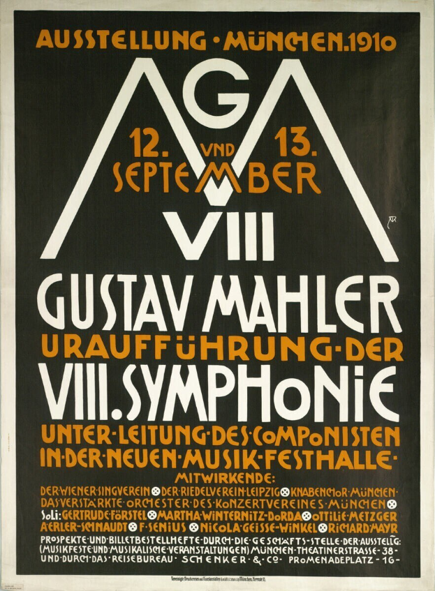 Plakat für das sinfonische Konzert von Gustav Mahler in München, Deutschland, das in der Mitte des Bildes zu sehen ist.